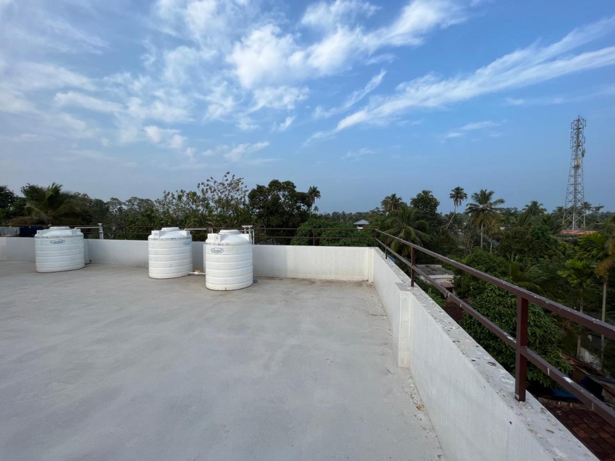 Solomon Apartments,Alappuzha Beach. Exterior photo