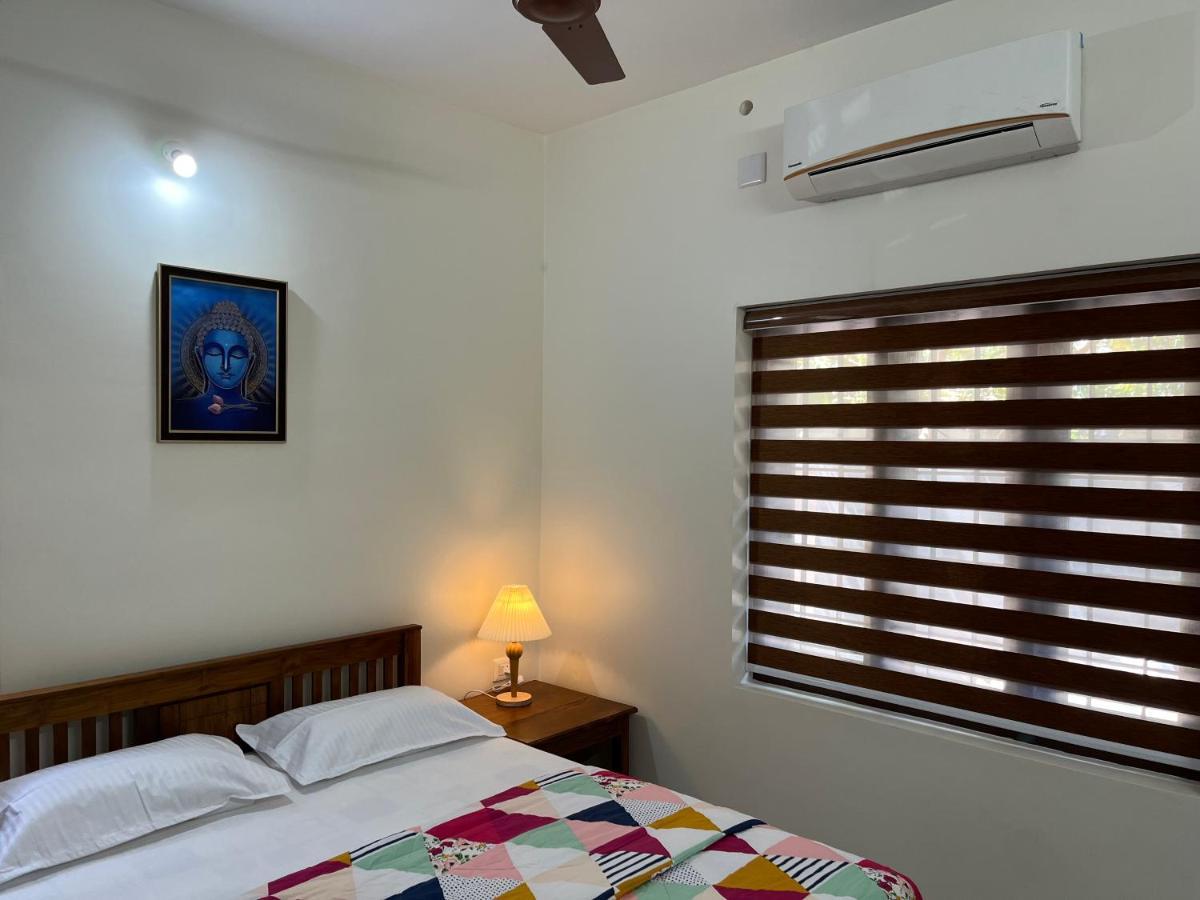 Solomon Apartments,Alappuzha Beach. Exterior photo