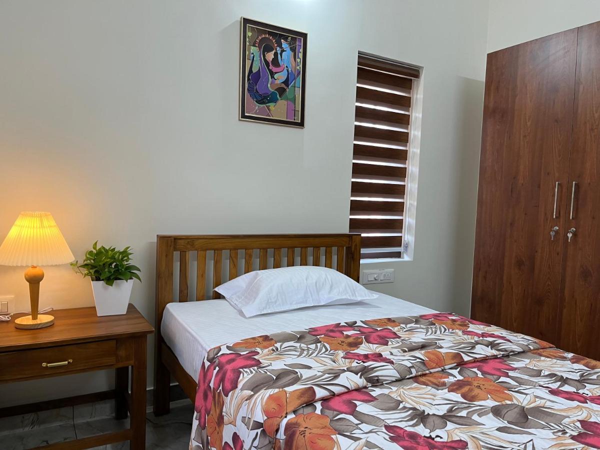 Solomon Apartments,Alappuzha Beach. Exterior photo
