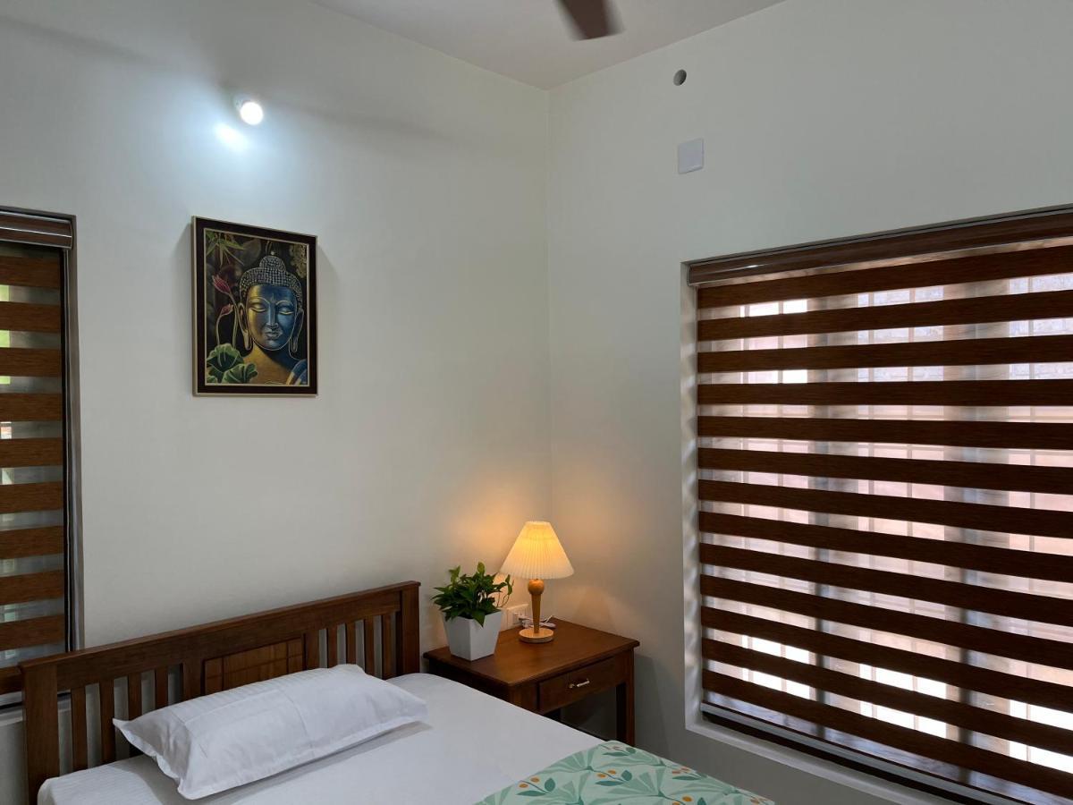 Solomon Apartments,Alappuzha Beach. Exterior photo