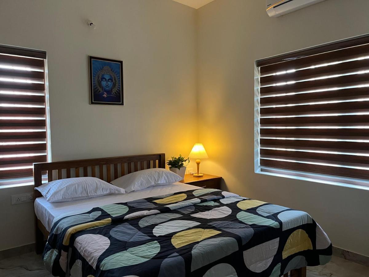 Solomon Apartments,Alappuzha Beach. Exterior photo