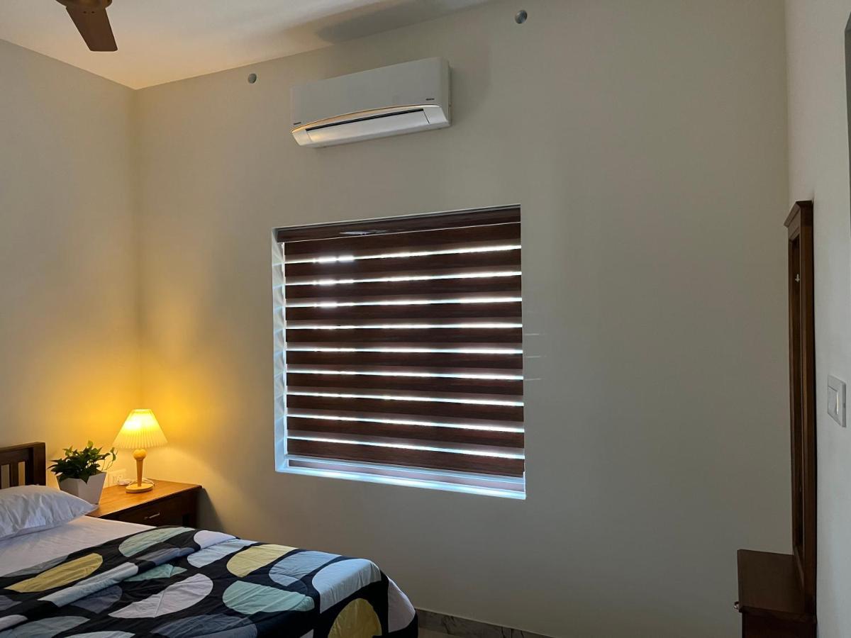 Solomon Apartments,Alappuzha Beach. Exterior photo